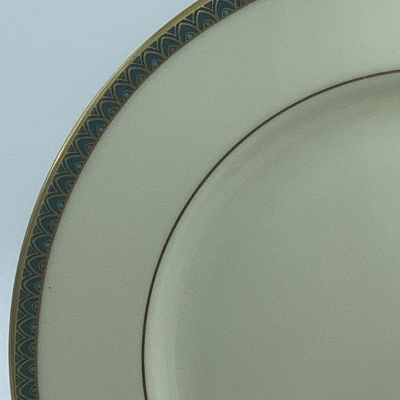 Two Vintage Lenox Patriot Dinner Plates - Picture 5 of 11